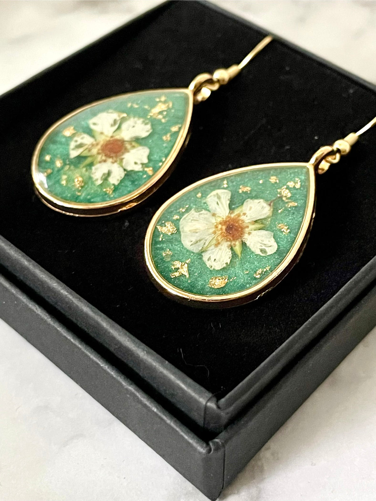 Wild strawberry green earrings