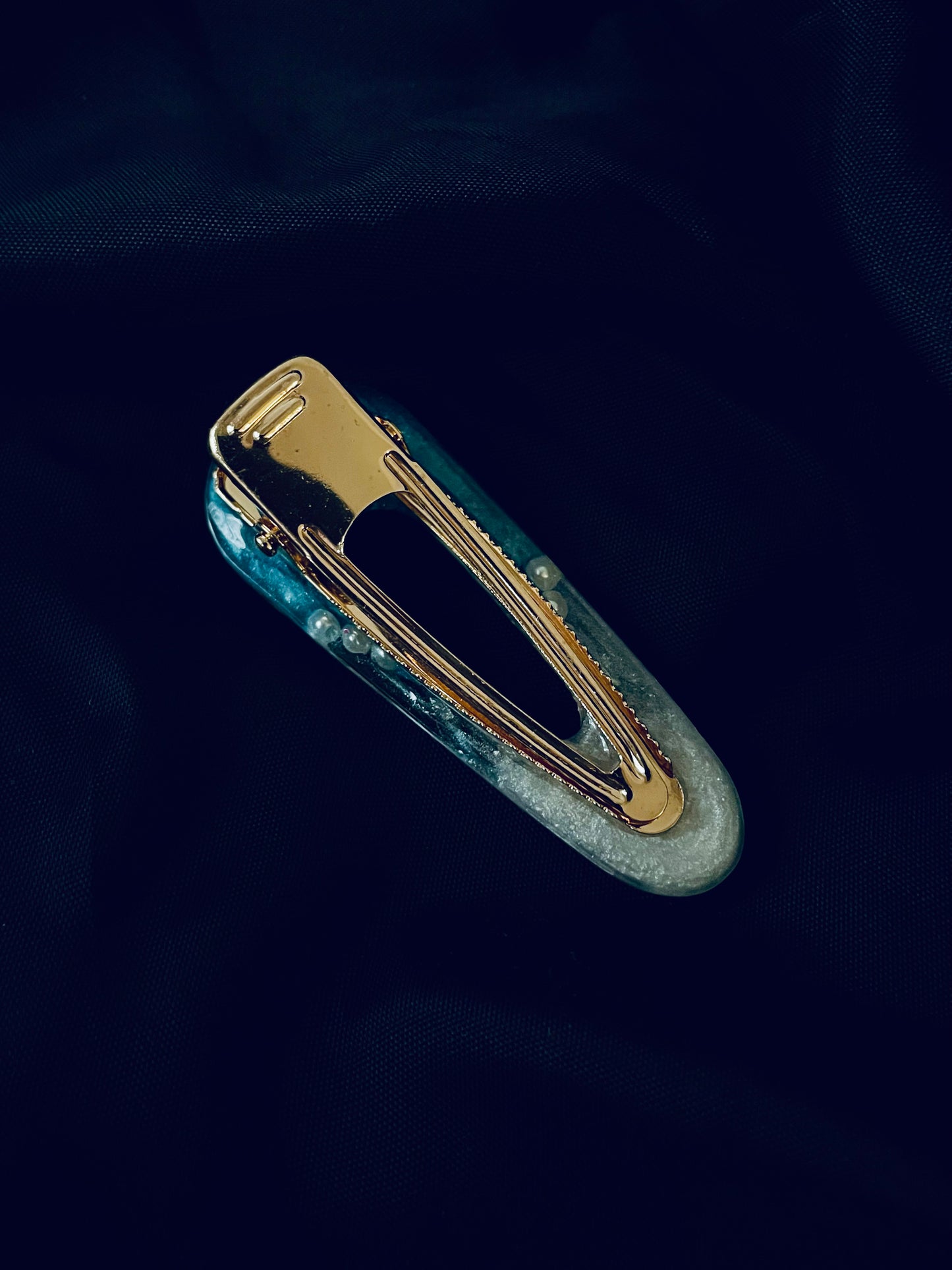 Frosted petal hairclip