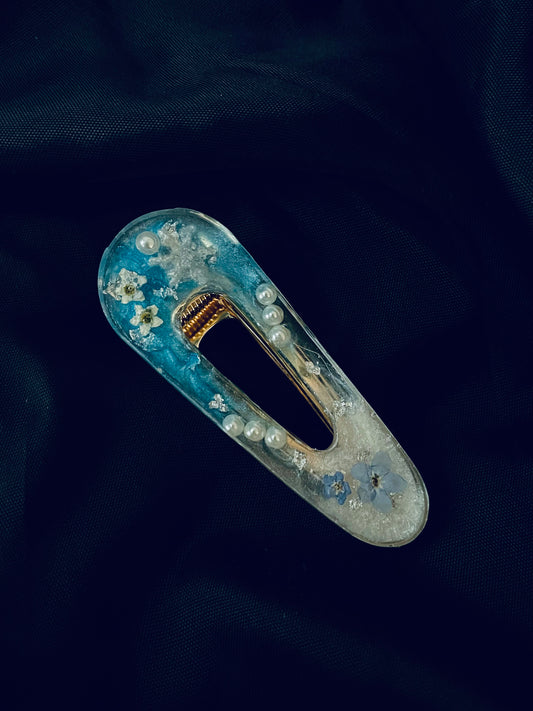 Frosted petal hairclip