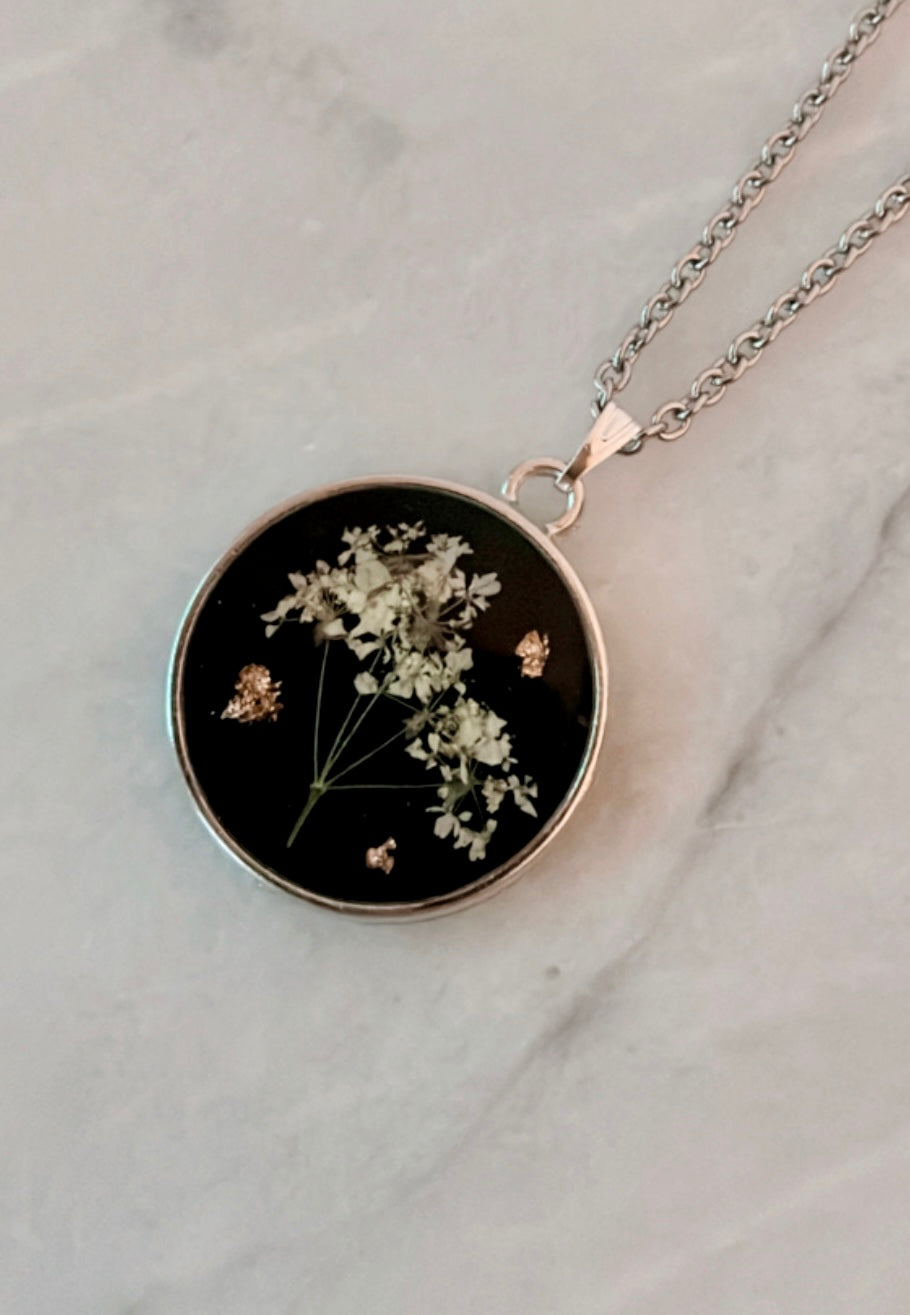 Lily silver necklace