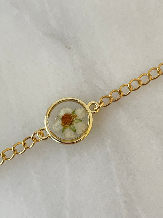 Smultron white flower bracelet