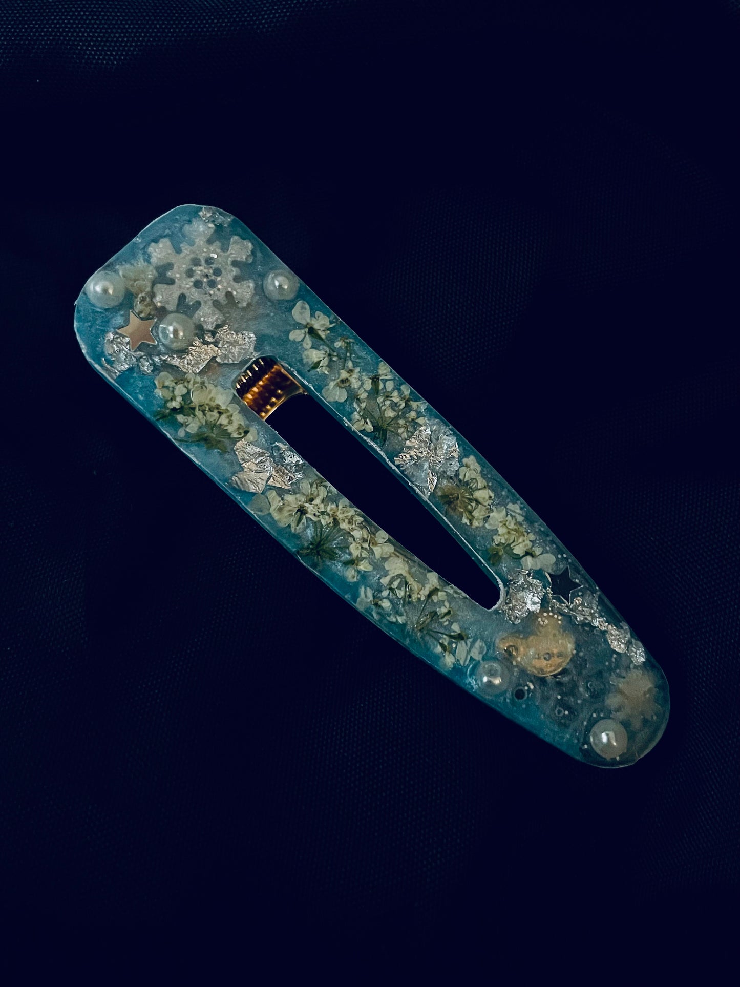 Winter bloom hairclip